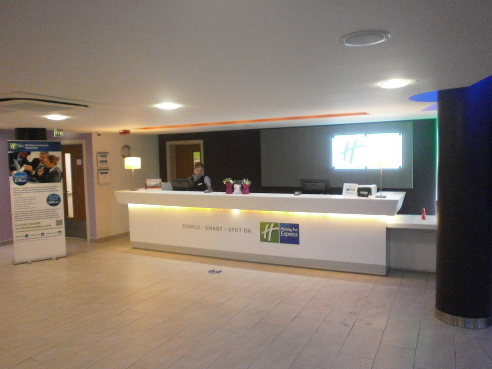 Holiday Inn Express Dunstable, An Ihg Hotel Exterior foto